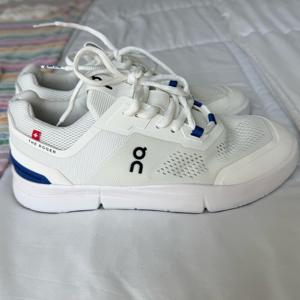 ON Cloud The Roger women’s size 6